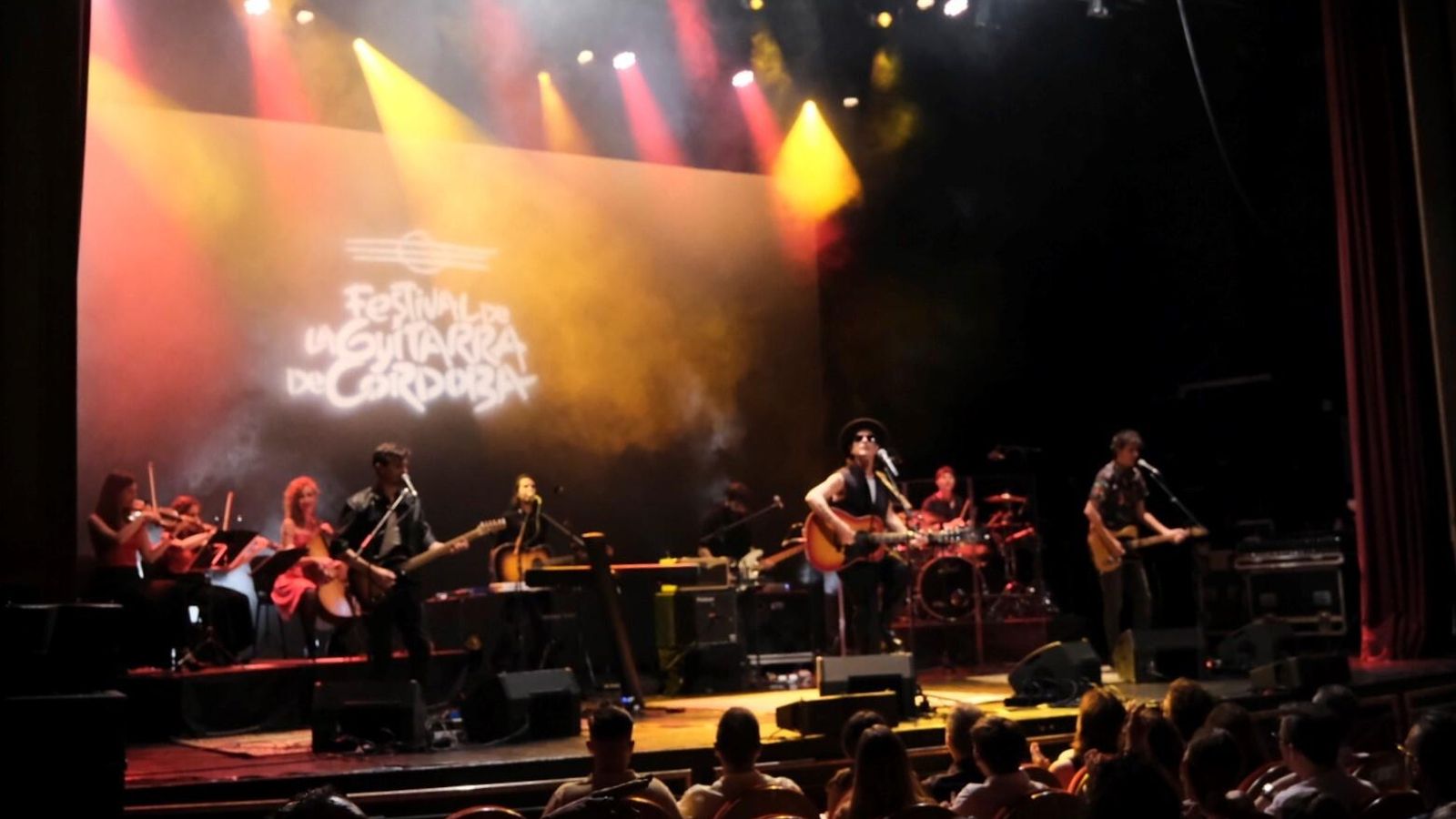 Coti y su banda en el Gran Teatro.