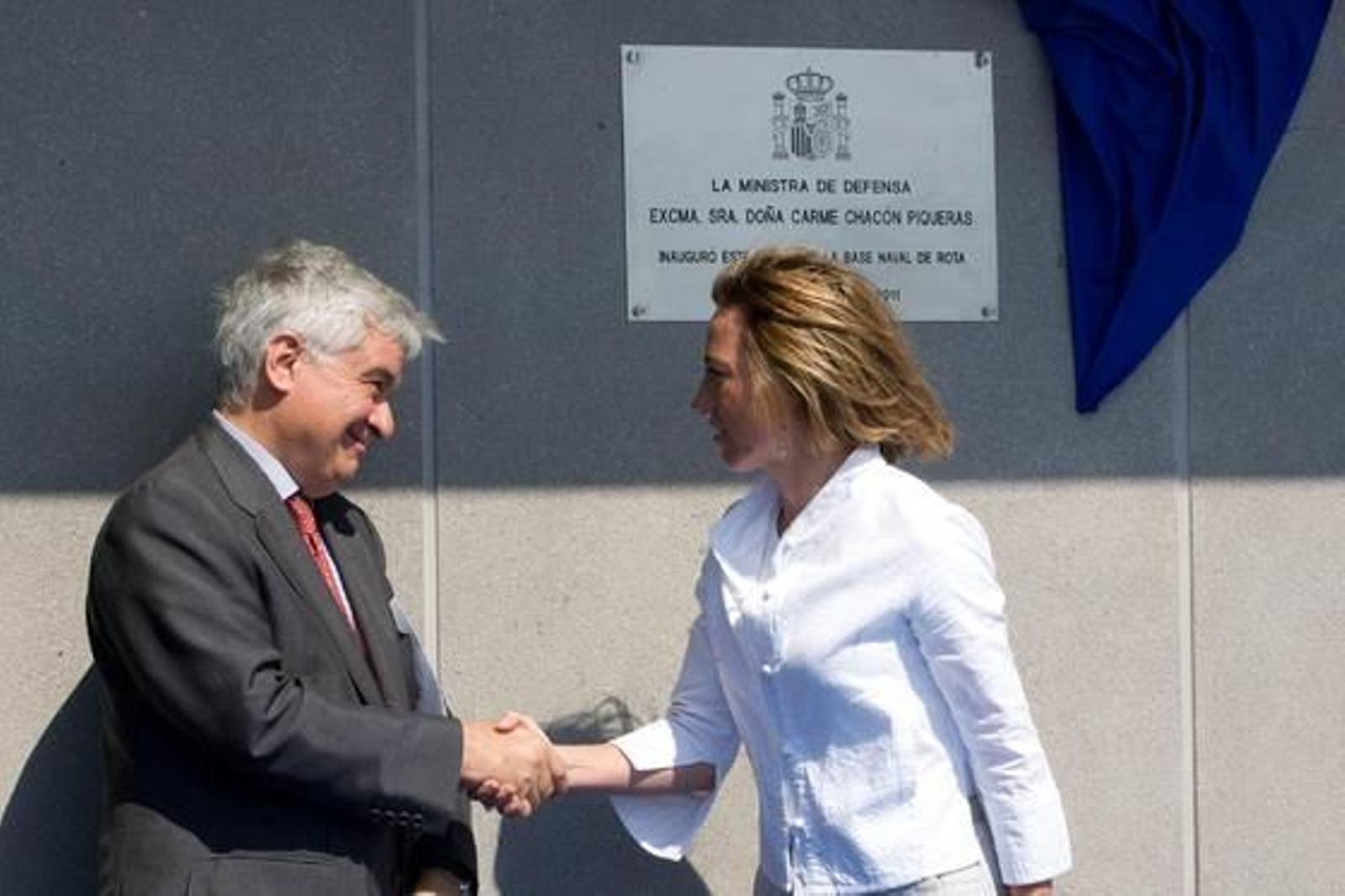 La ministra Chacón inaugura el muelle 4 de la base de Rota y preside la entrega del BAM ´Meteoro´

Foto: Borja Benjumeda
