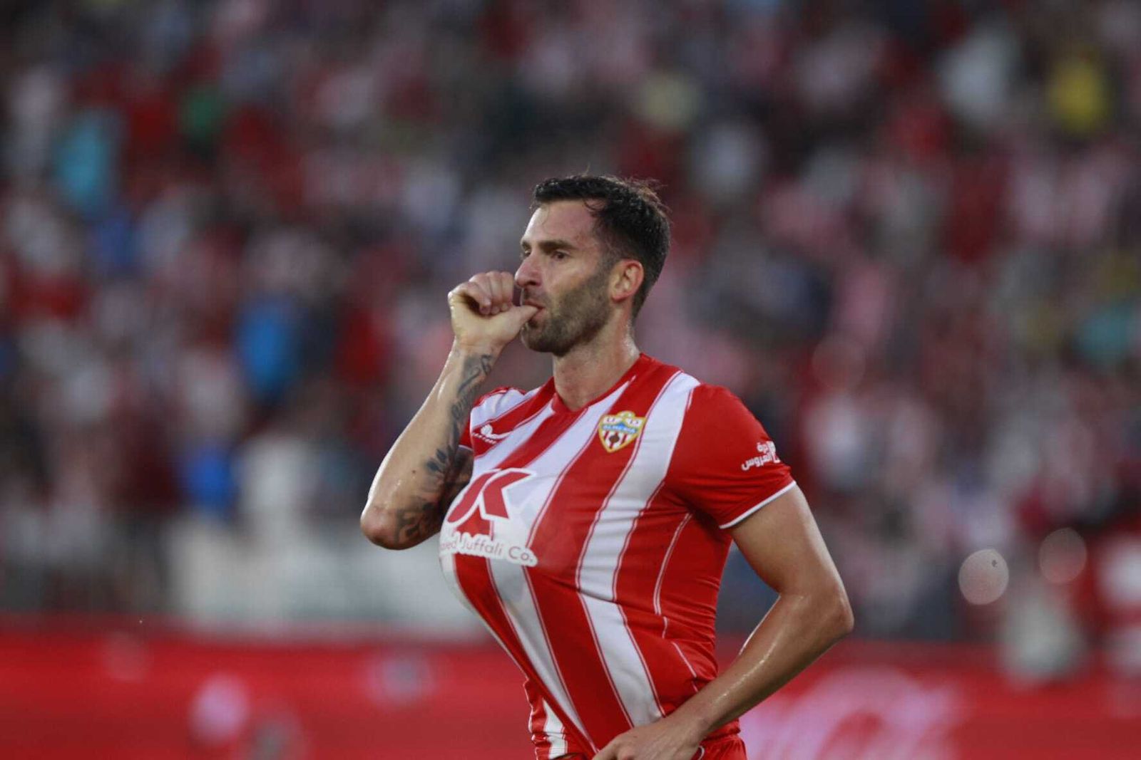 Baptistao dedica el 1-0 a su pareja, embarazada; el primer tanto como rojiblanco