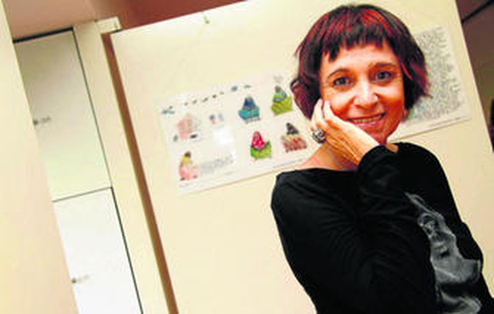 Rosa Montero visitó ayer la Biblioteca Infanta Elena, dentro de la programación del ciclo 'Letras capitales' del Centro Andaluz de las Letras.