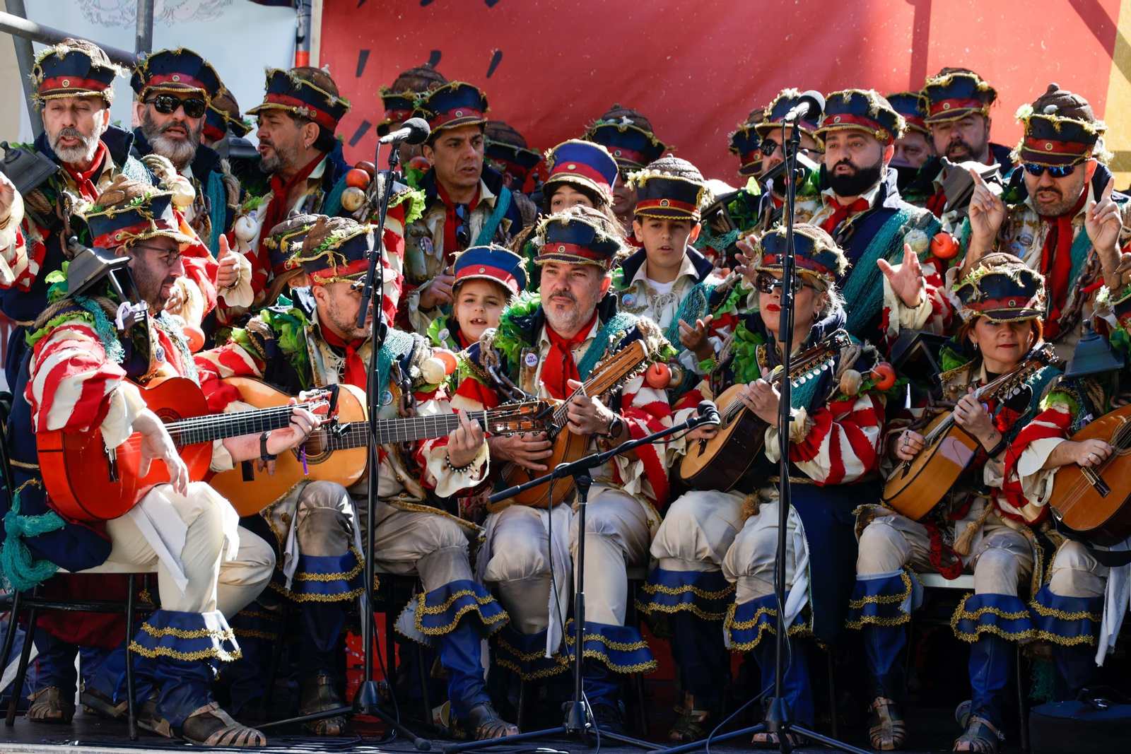 Las mejores imágenes del Domingo de Piñata del Carnaval de Cádiz 2024