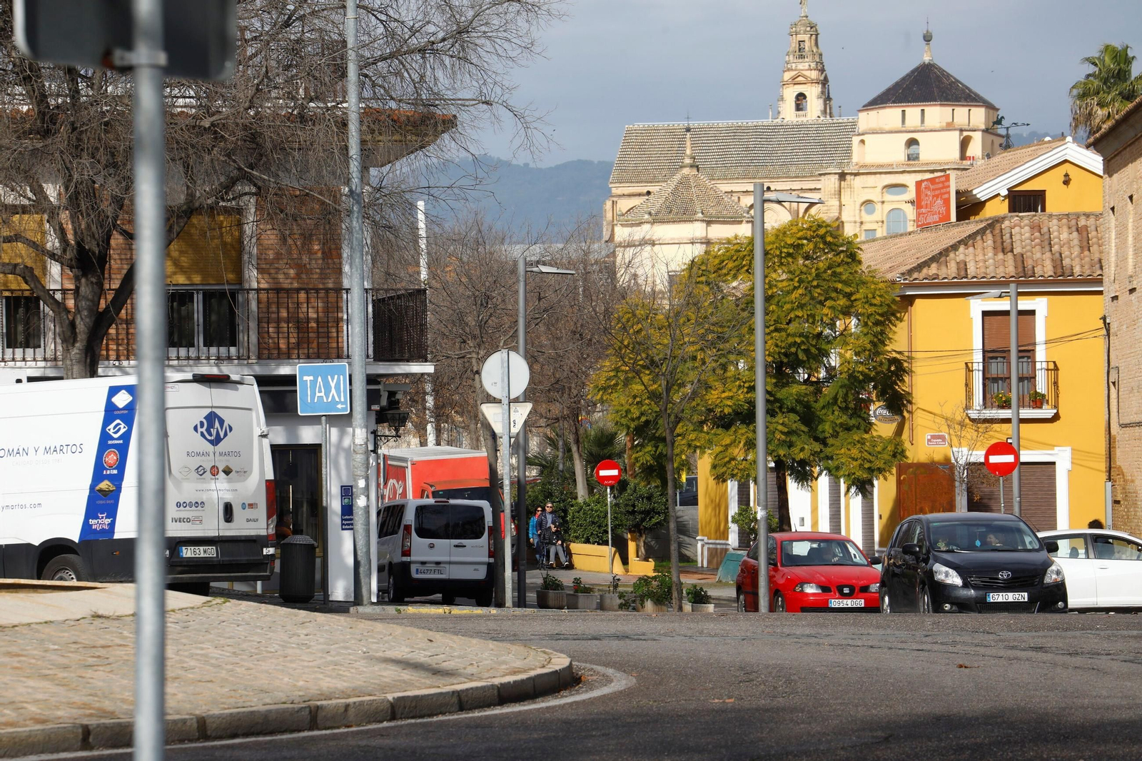 Un recorrido en imágenes por el barrio cordobés del Campo de la Verdad un día de invierno