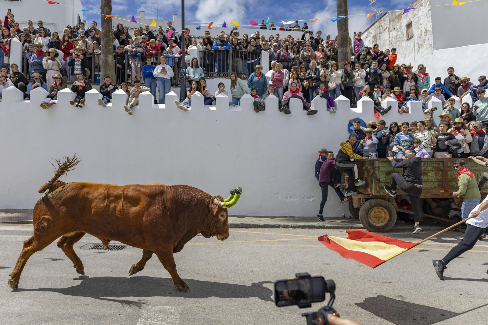 Las imágenes del Toro Embolao de Vejer 2025