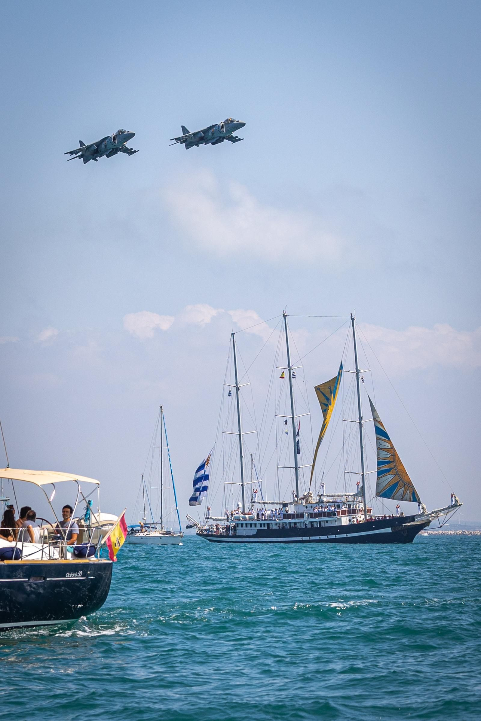 Imágenes de la parada naval desde el mar