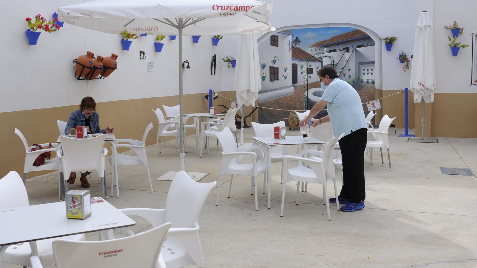 Una terraza en Almodóvar del Río.