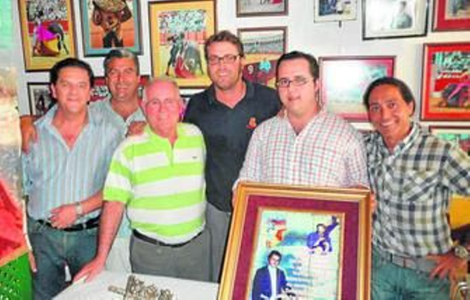 Paco Oliva y Miguel Ángel Arellano, en el curso del homenaje que recibieron en la Bodega Obregón.