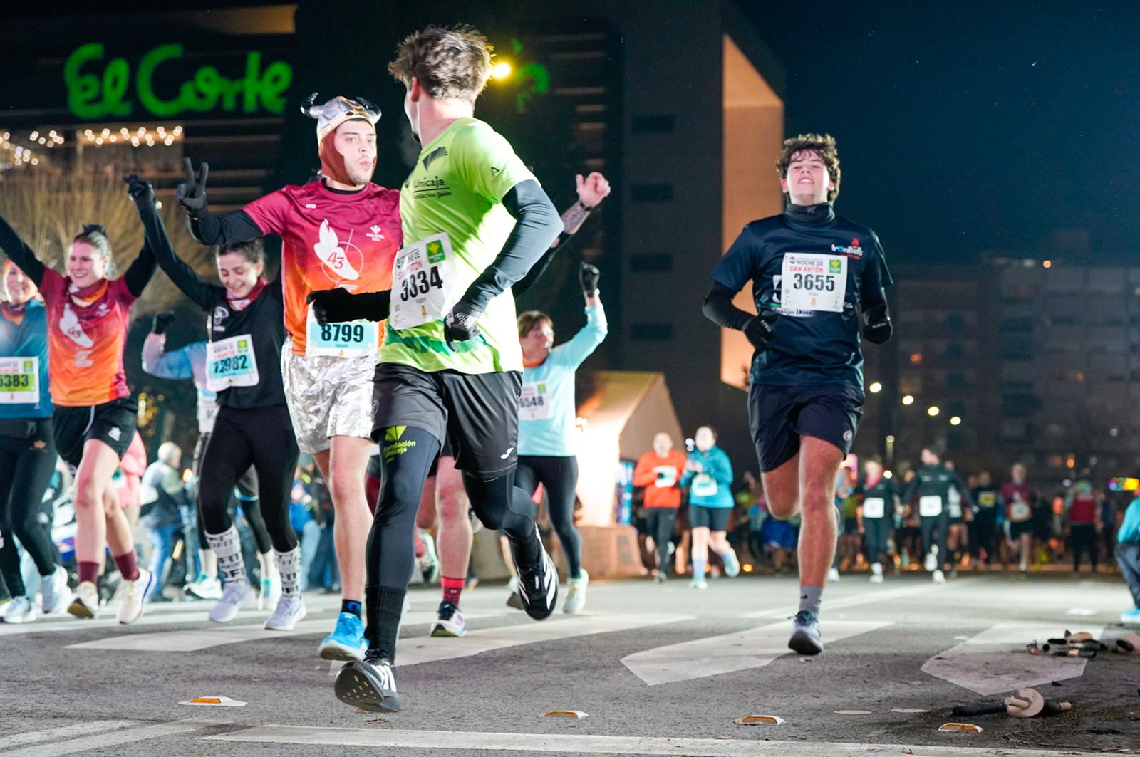 En imágenes: búscate en tu llegada a meta de la Carrera de San Antón 2026 (19)