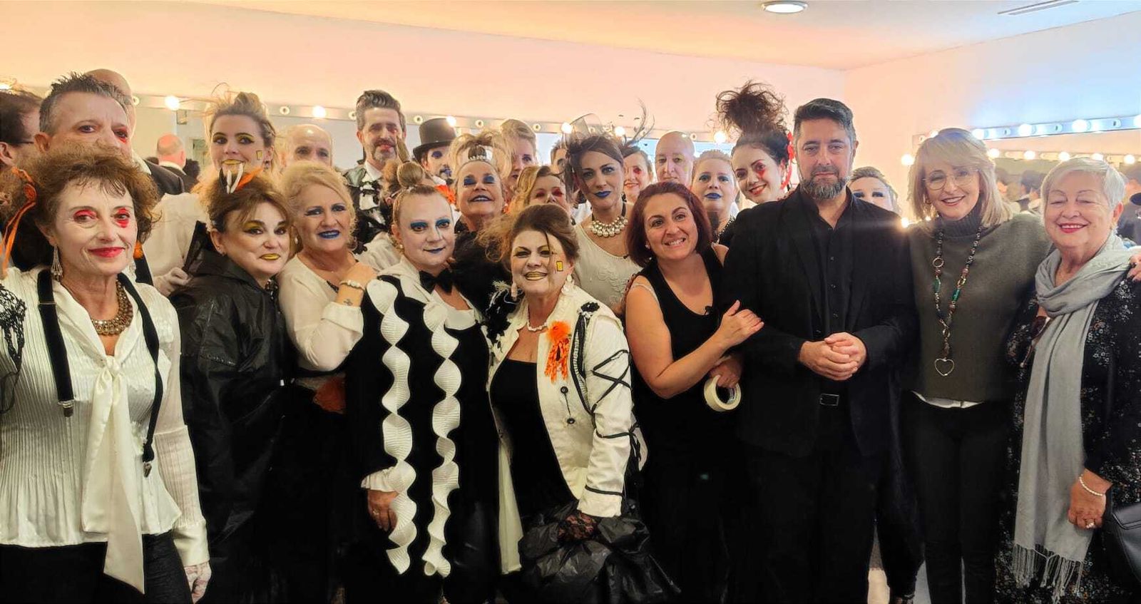 Elenco de 'La Traviata', con Pilar Pintor.