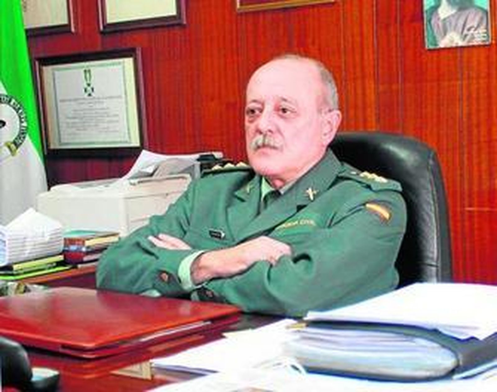 El coronel Marcial Vázquez en su despacho en la Comandancia de Algeciras.