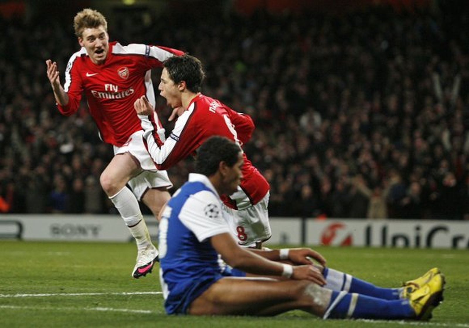 El Arsenal aplasta al Oporto sin Cesc (5-0)