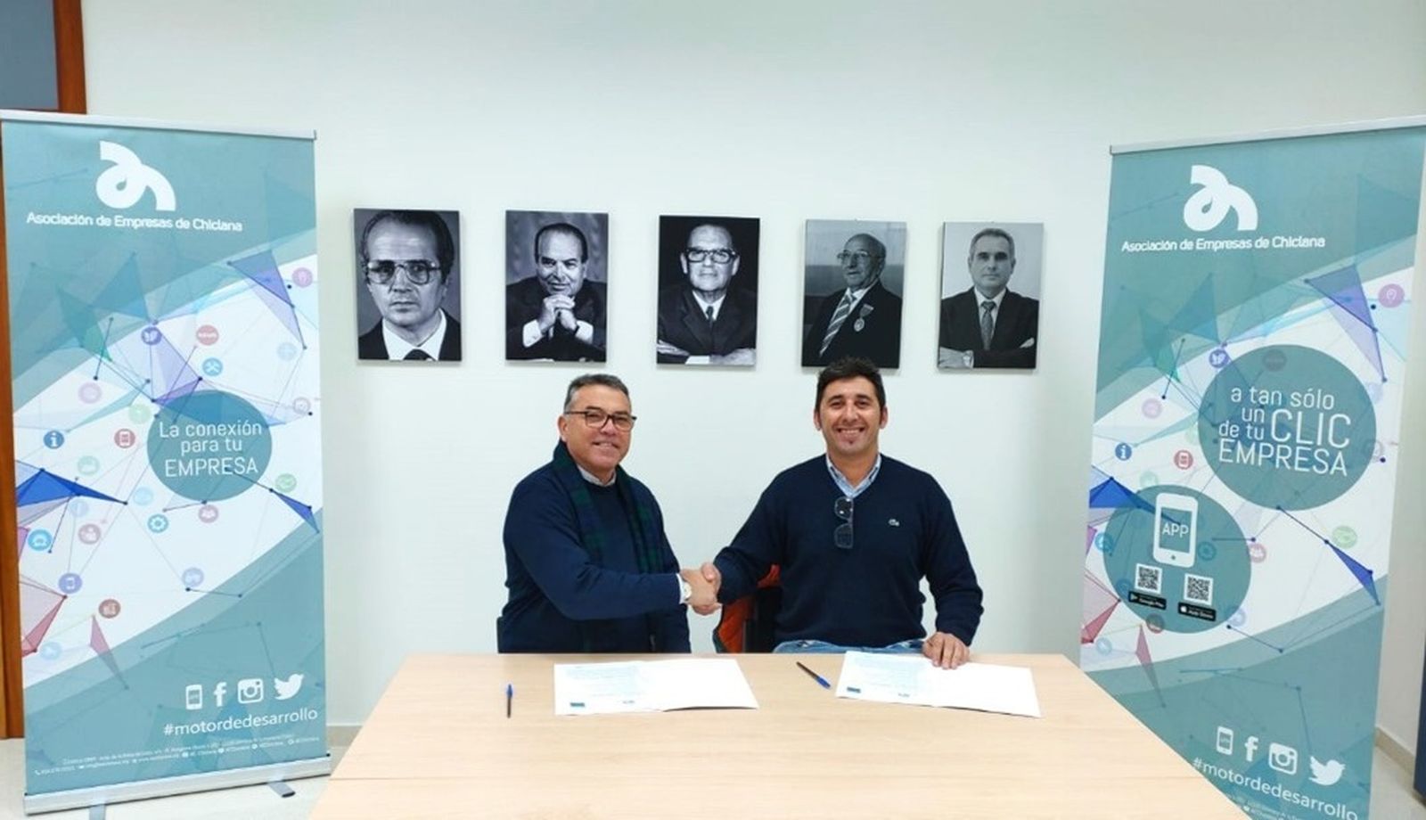 El presidente de la Asociación de Empresas de Chiclana, Antonio Junquera Vela, y el responsable de Teletaxi Chiclana, Rafael Aragón Mota.