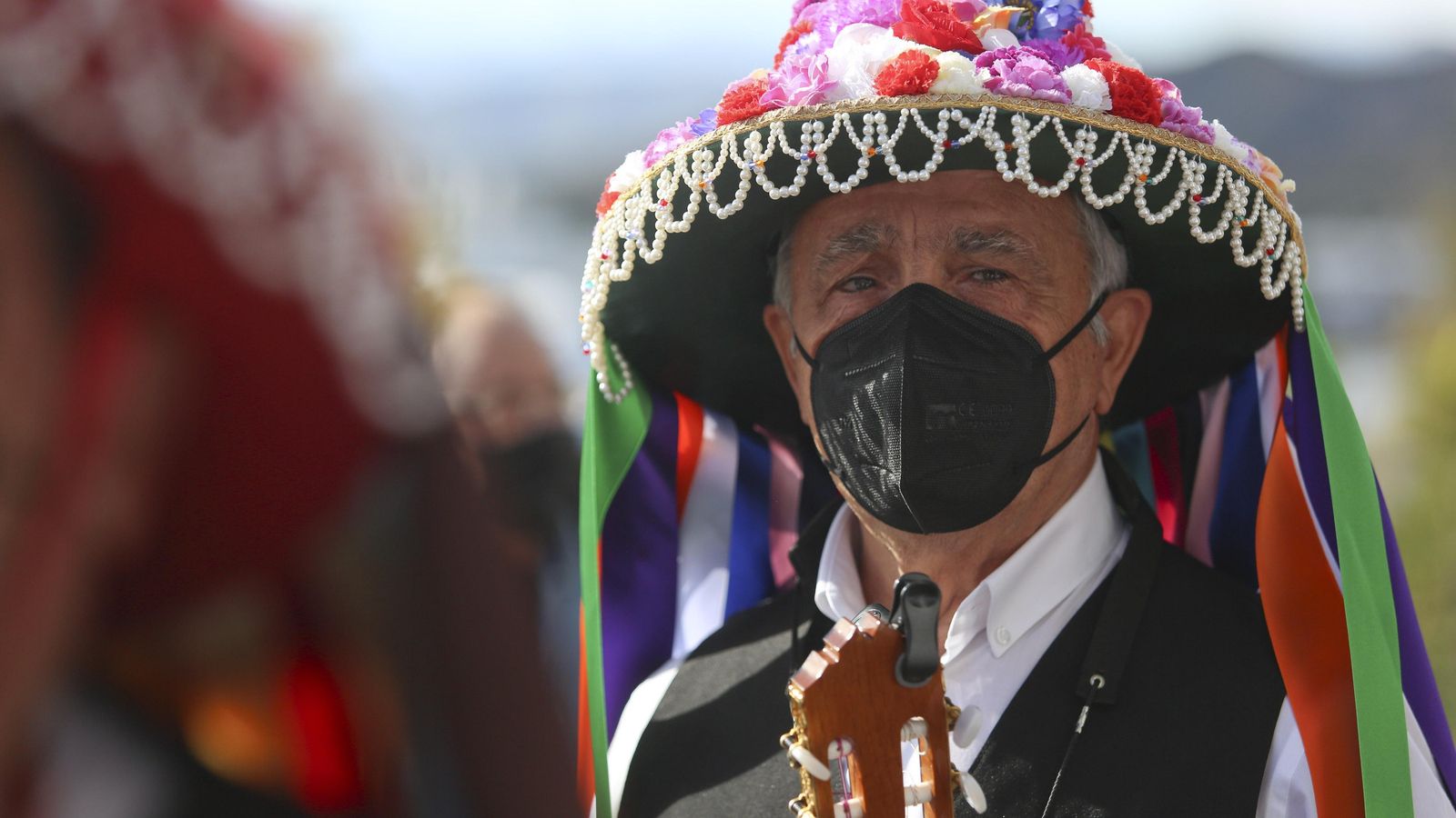 Un fiestero con el sombrero típico.