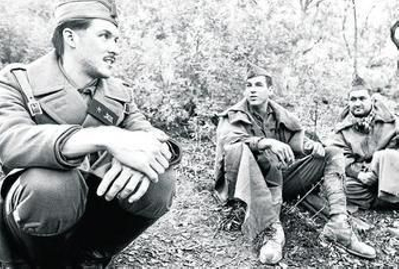 Jorge Suquet, Mario Casas y Secun de la Rosa, durante el rodaje de 'La Mula' en la sierra de Montoro.