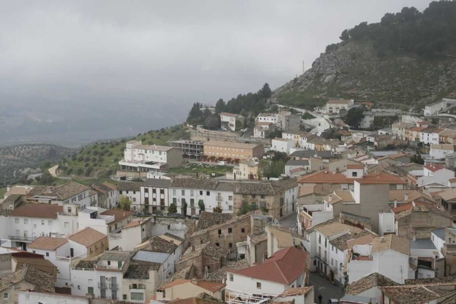 El término municipal de Pegalajar ocupa una extensión de 80 km2, y está ubicado en el valle del río Guadalbullón, a unos 18,8 km. de la ciudad de Jaén.
