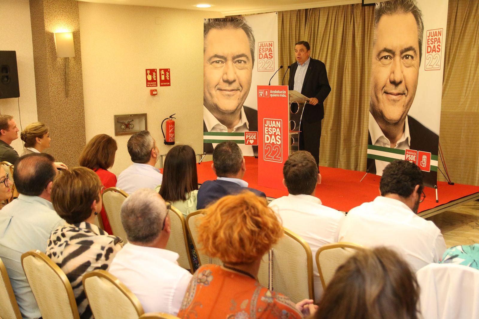 Fotogalería del ministro de Agricultura, Luis Planas, en un acto del PSOE de Almería
