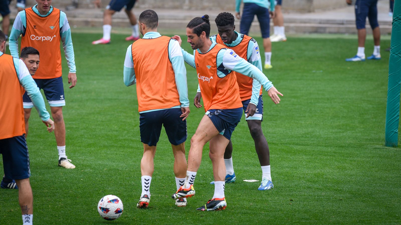 Isco, durante un rondo en el entrenamiento de este pasado viernes.