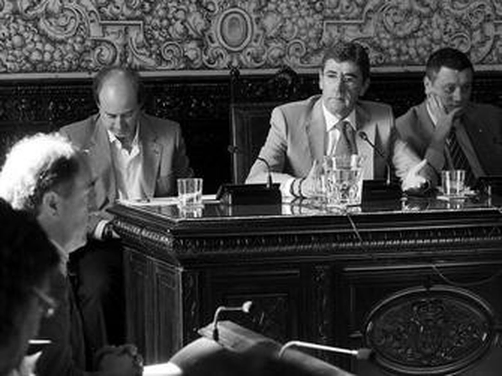 Uno de los momentos en que el alcalde hace callar al concejal José Ignacio Landaluce.