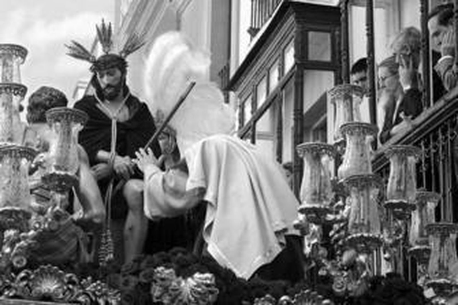 Perspectiva del paso del Señor de la Salud y el Buen Viaje.