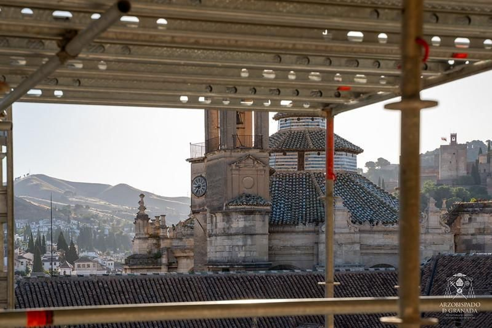 Las imágenes de Granada y la Catedral desde su torre, en plena restauración