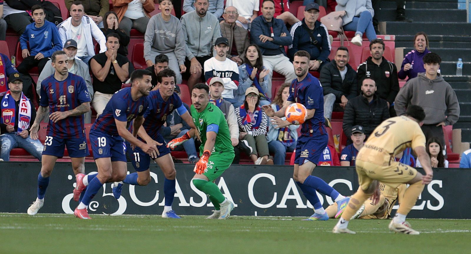 Búscate en las gradas en el Eldense-Málaga CF
