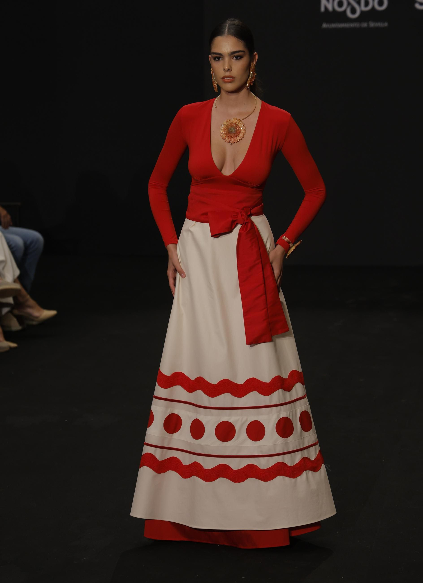 Emprende Lunares, el desfile de moda flamenca de DN Flamenca, que anticipa la Feria de Abril: todas las fotos.
