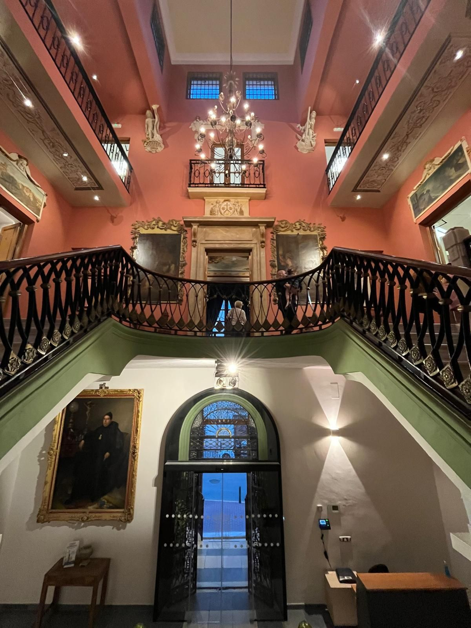 Así es la Sala Rosa del Palacete Torcuato Soler de Cuevas: nuevo espacio para ensalzar la burguesía minera del XIX