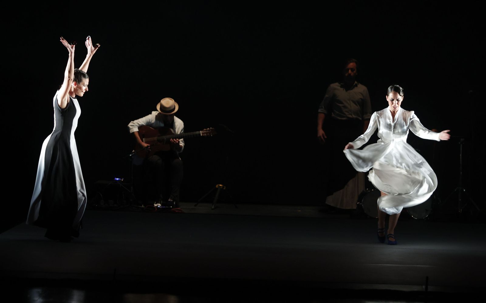 Las imágenes del espectáculo de Ana Morales en la Bienal