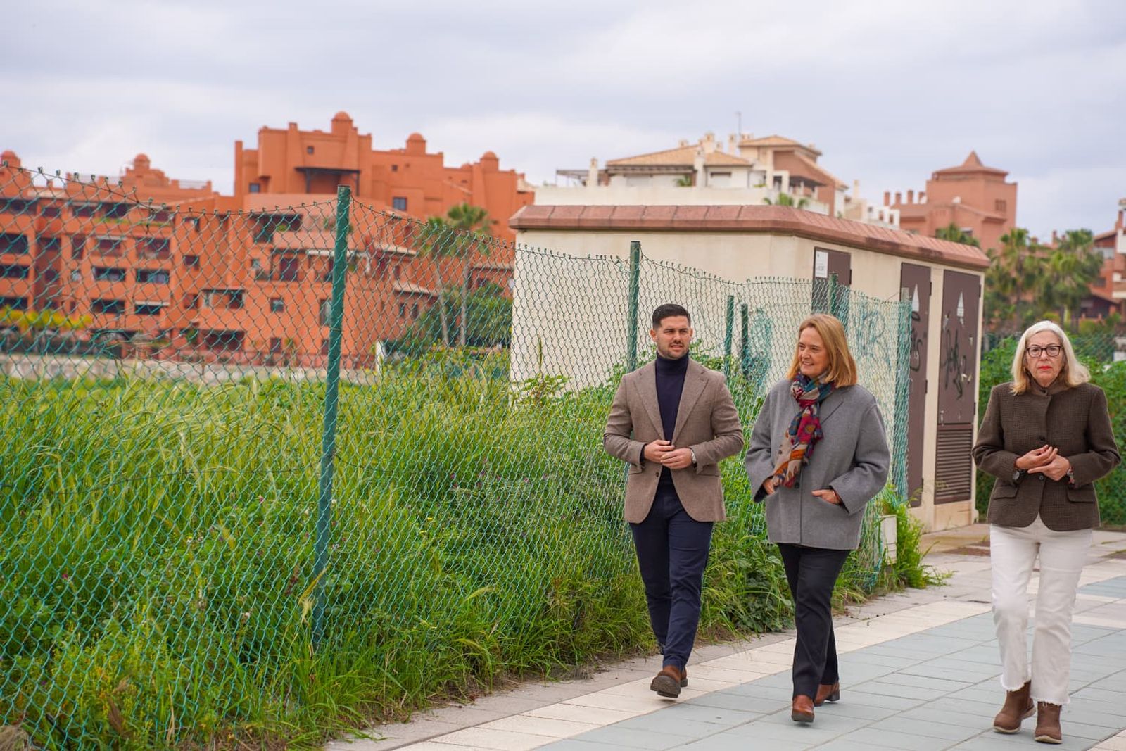 Han realizado una visita a la parcela donde se construirá el futuro hotel