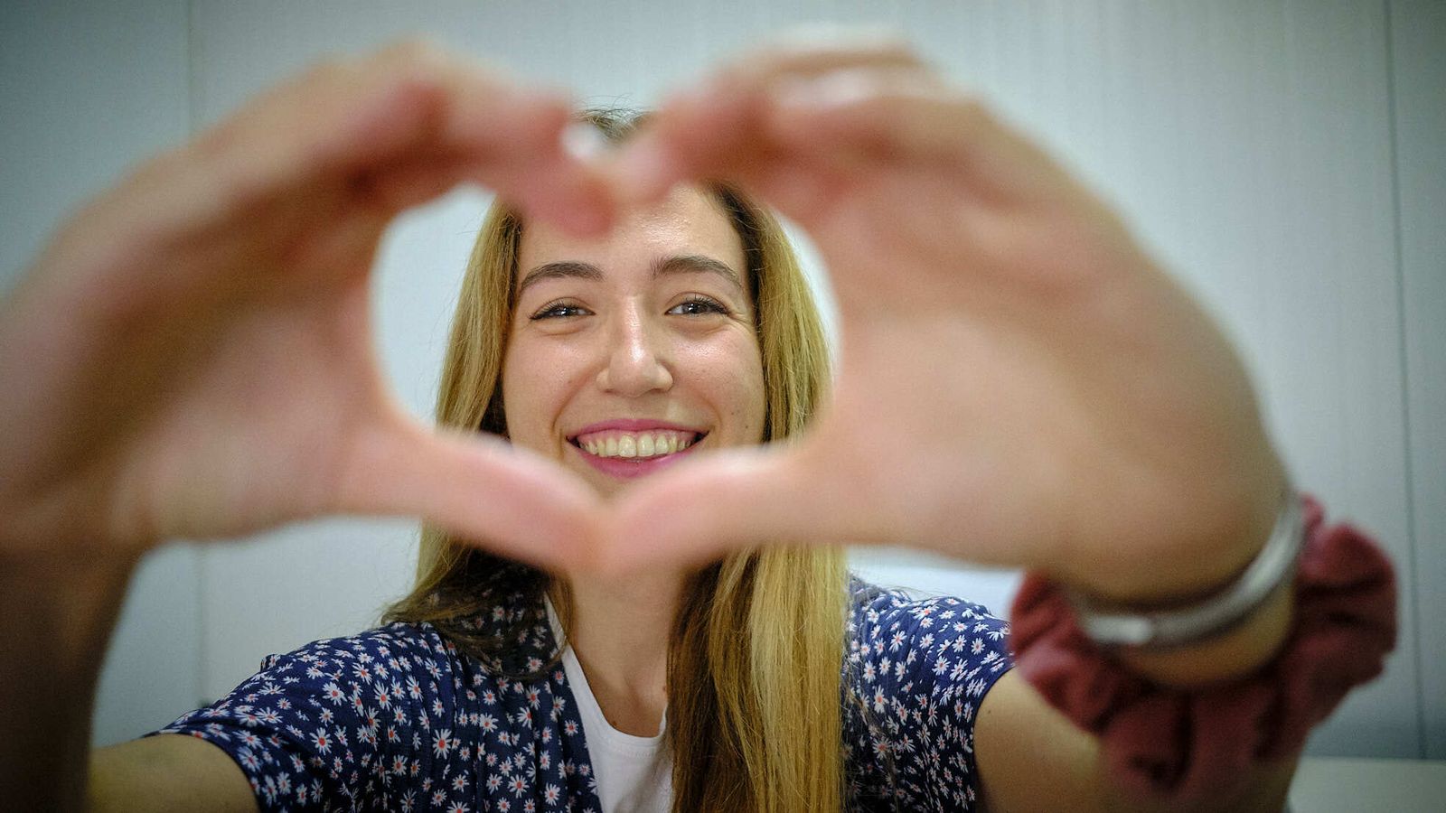 Lucía Díaz en el punto fijo de donación de sangre de Cádiz, situado en el Hospital Puerta del Mar.