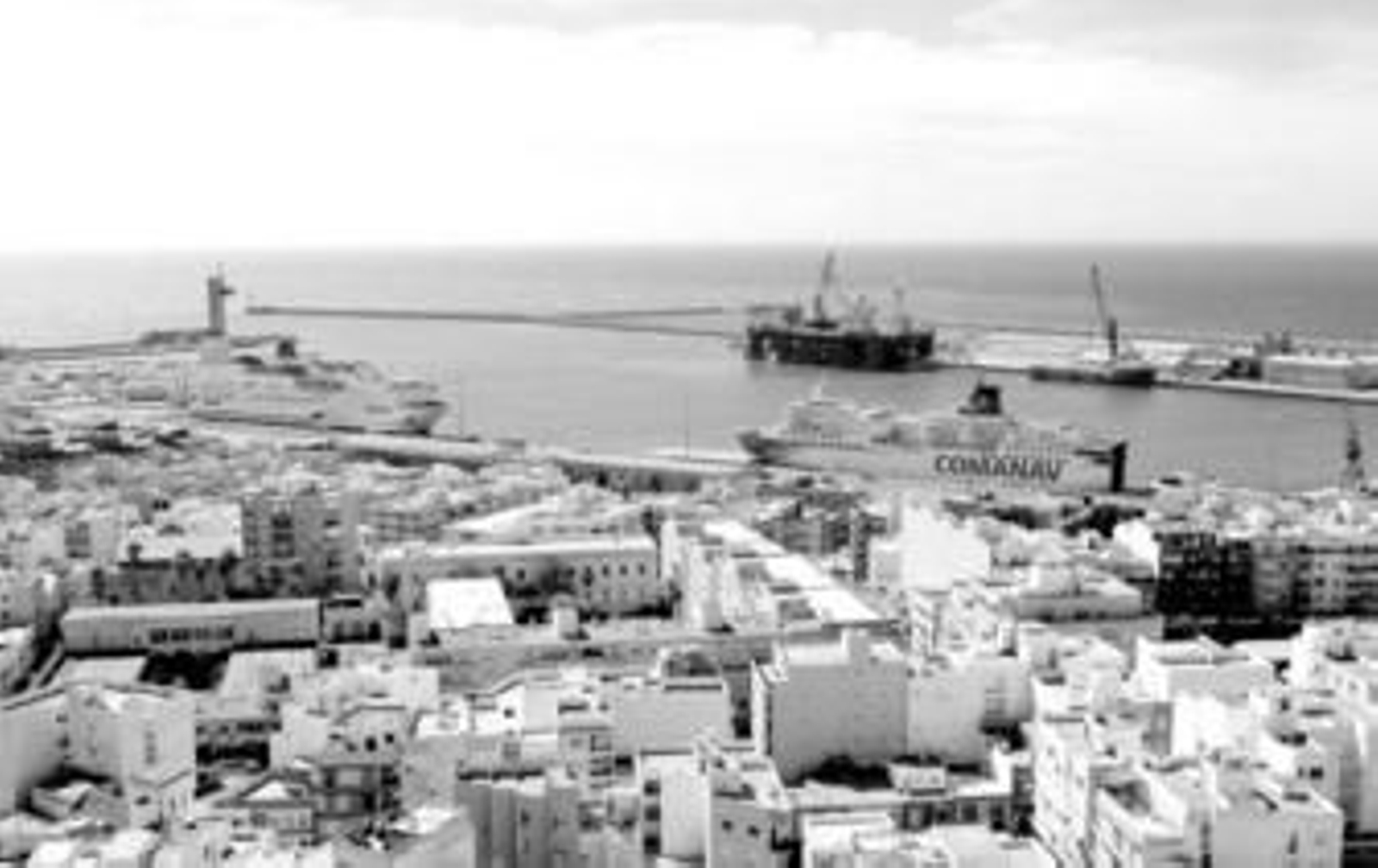 Vista del puerto de la capital y su muelle de Levante, dónde se produjo la explosión en 1982.