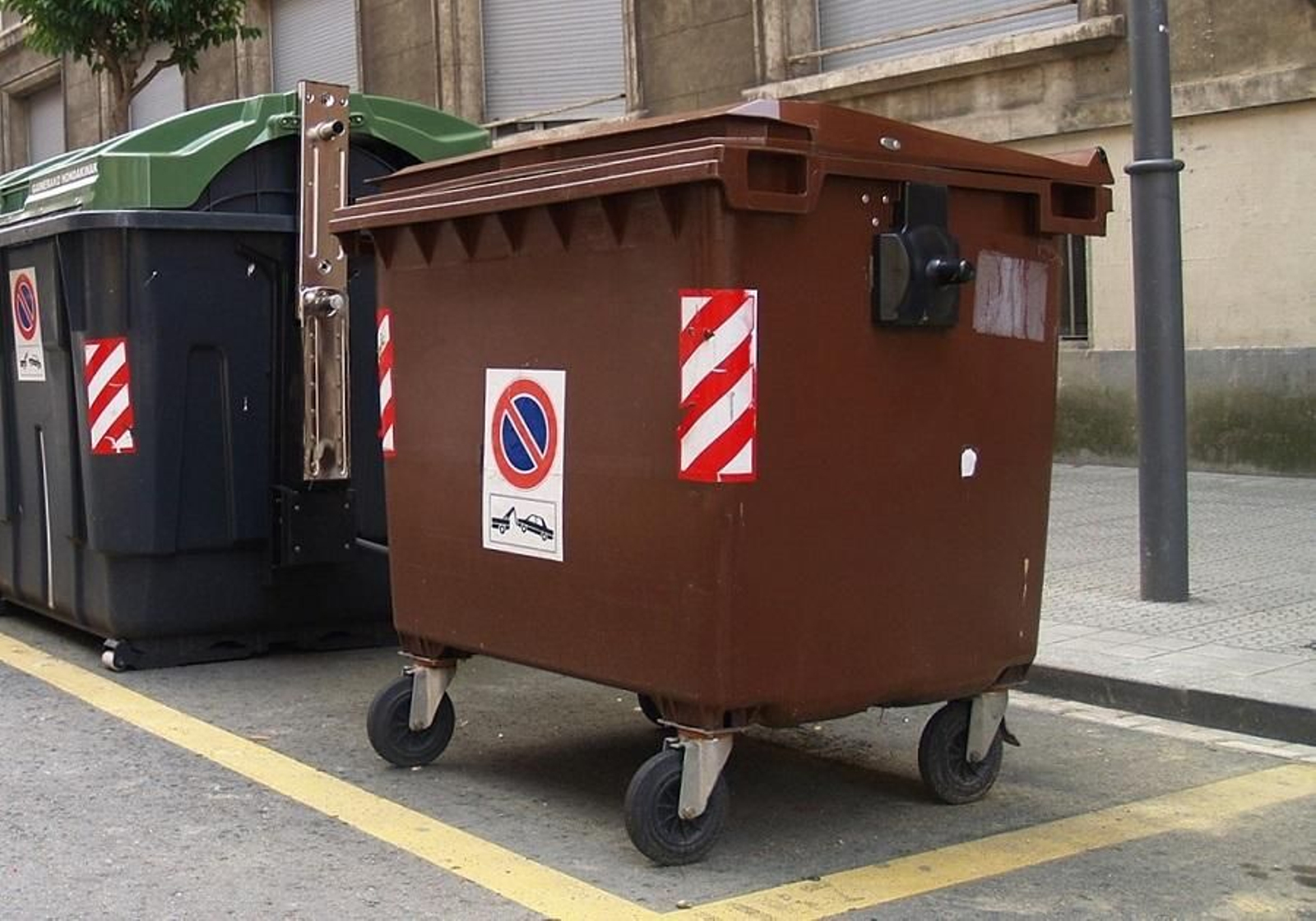 Imagen de un contenedor marrón