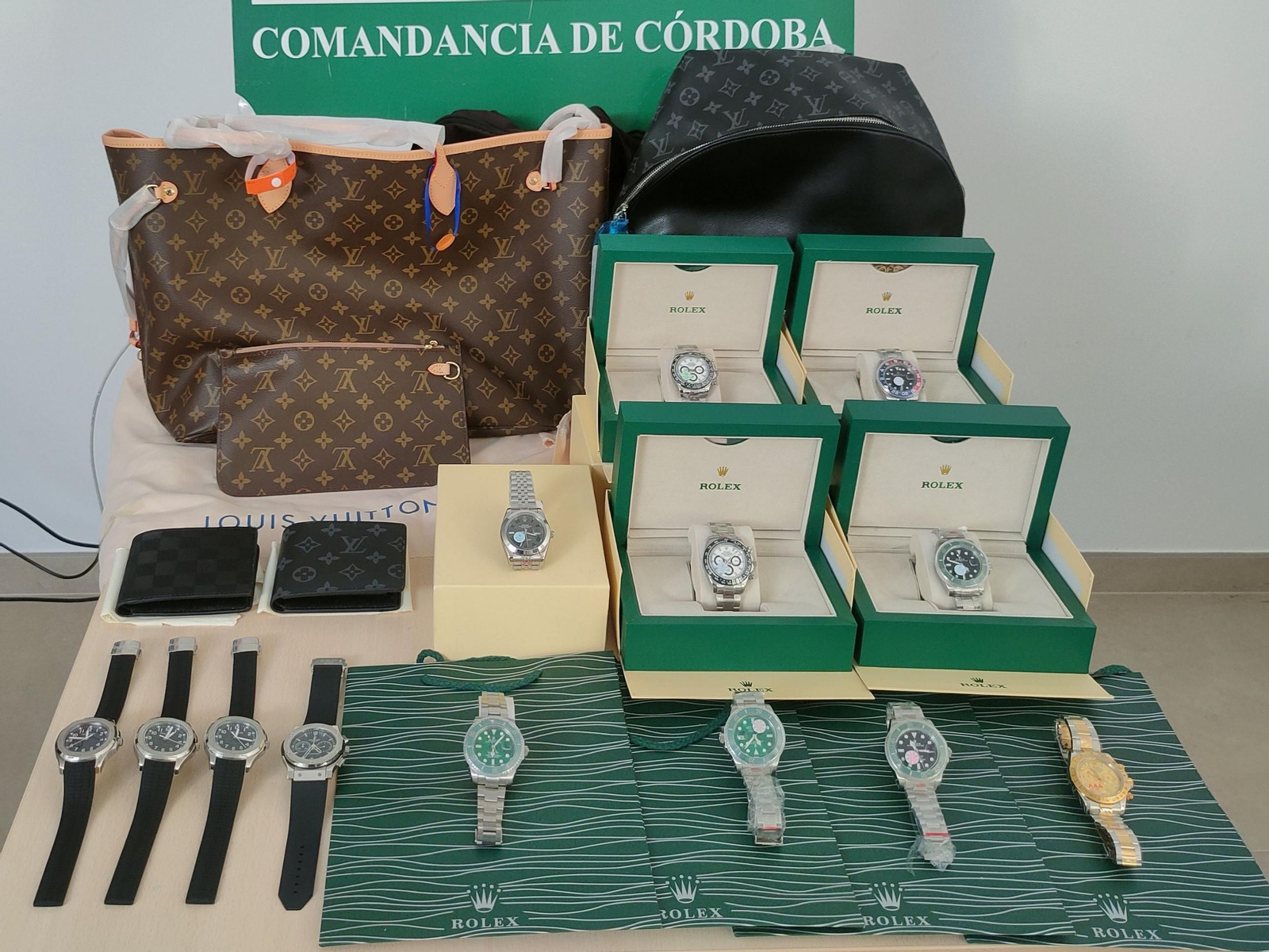 Productos falsificados recuperados por la Guardia Civil.