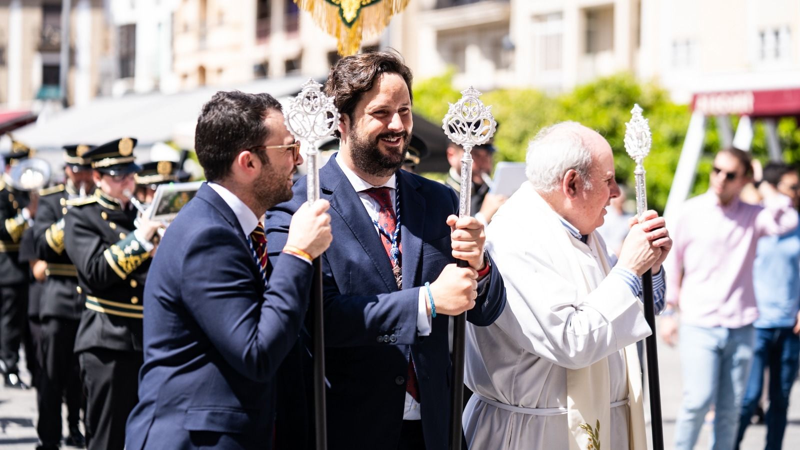 Domingo de Resurrección en Lucena: Procesión de Nuestro Padre Jesús Resucitado y Nuestra Señora de los Ángeles, en imágenes