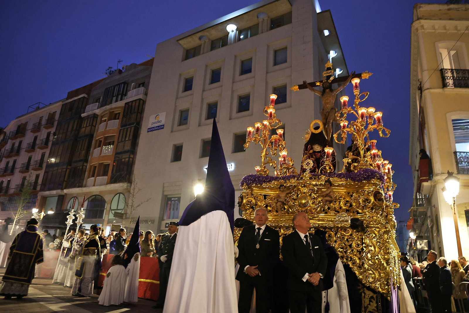 Miércoles Santo: La Hermandad de La Esperanza por las calles de Huelva