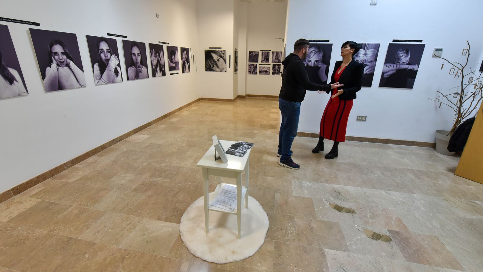 Exposición 'No mas voces silenciadas' de Laura Soler en el centro documental, en imágenes