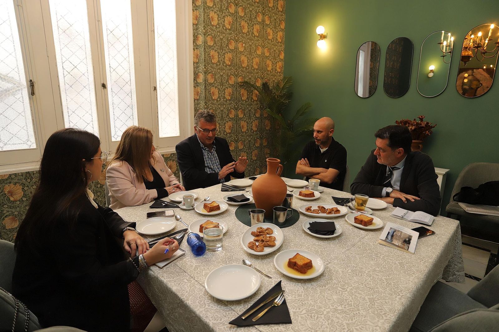 Imágenes de la tertulia cofrade "El Aguaó" de Huelva Información