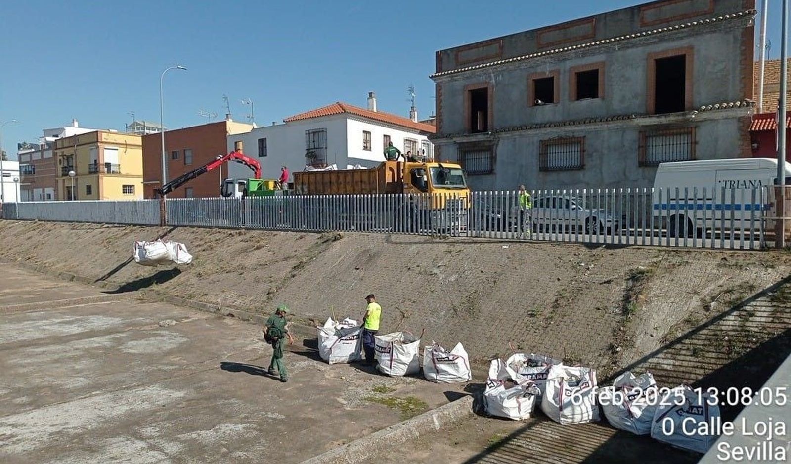 Obra de Emasesa en el canal de Palmete en 2024