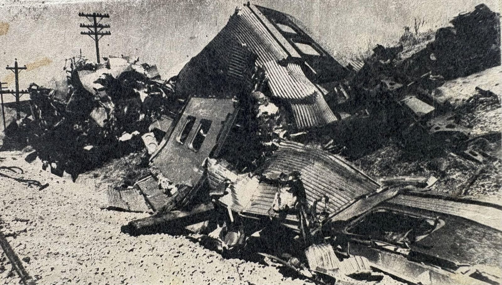 La madrugada del 12 de septiembre de 1971 la colisión de un tren Talgo que cubría la línea Málaga-Madrid contra un mercancías dejó seis personas fallecidas y 25 heridas cerca del apeadero de Marmolejo.