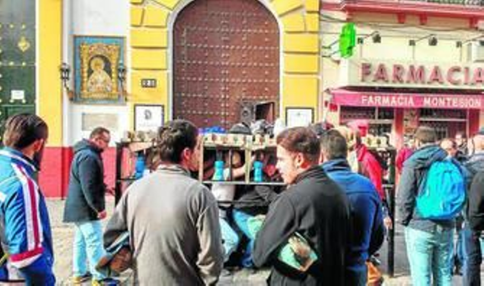 Un ensayo de costaleros en la Plaza de los Carros.