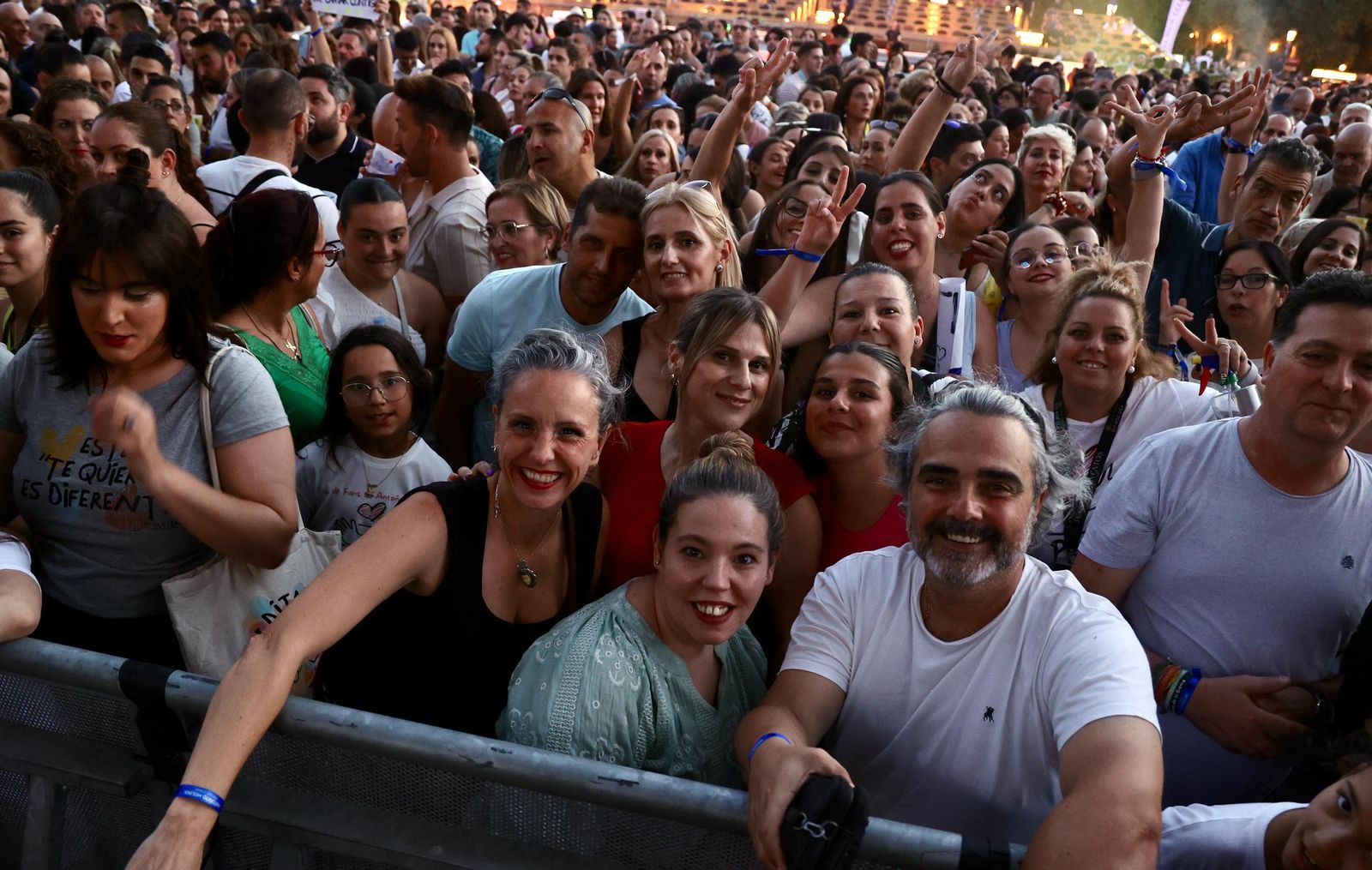 Búscate en las fotos del concierto de Antoñito Molina en Sevilla