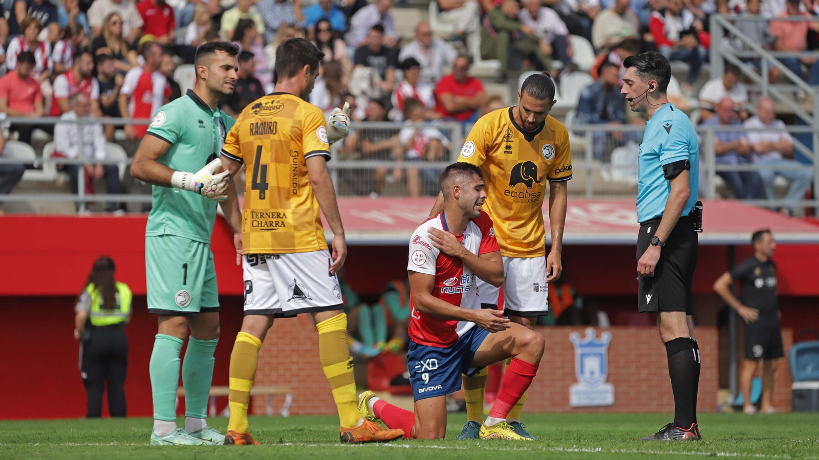 Roni se duele del hombro que se lesionó.