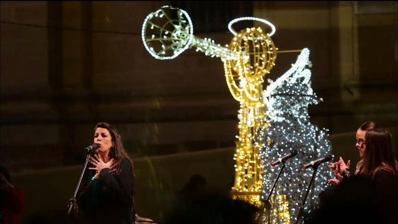 Gran Zambomba 'Las Mónicas' en la Plaza Mayor. Gran Zambomba 'Las Mónicas' en la Plaza Mayor.