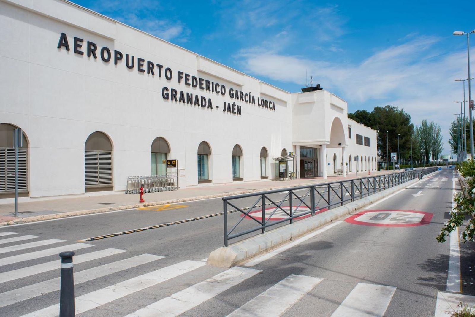 Fachada del Aeropuerto Federico García Lorca de Granada