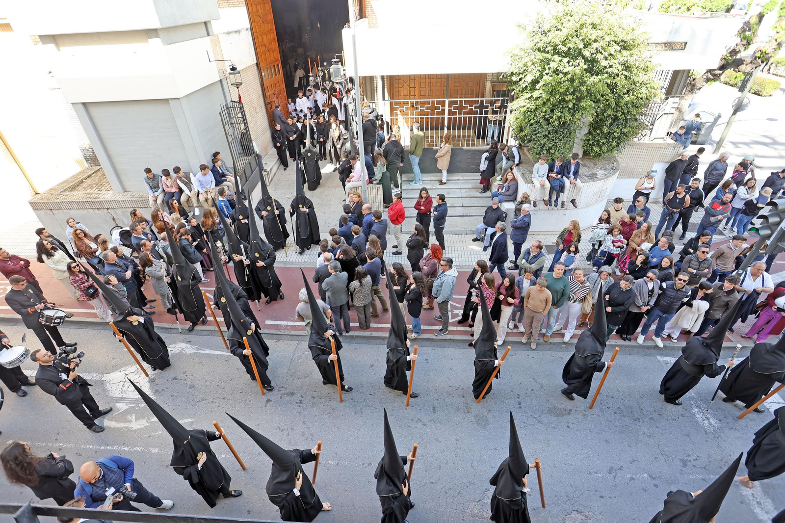 Imágenes de la Hermandad de la Sagrada Mortaja en el Sábado Santo de Jerez 2025