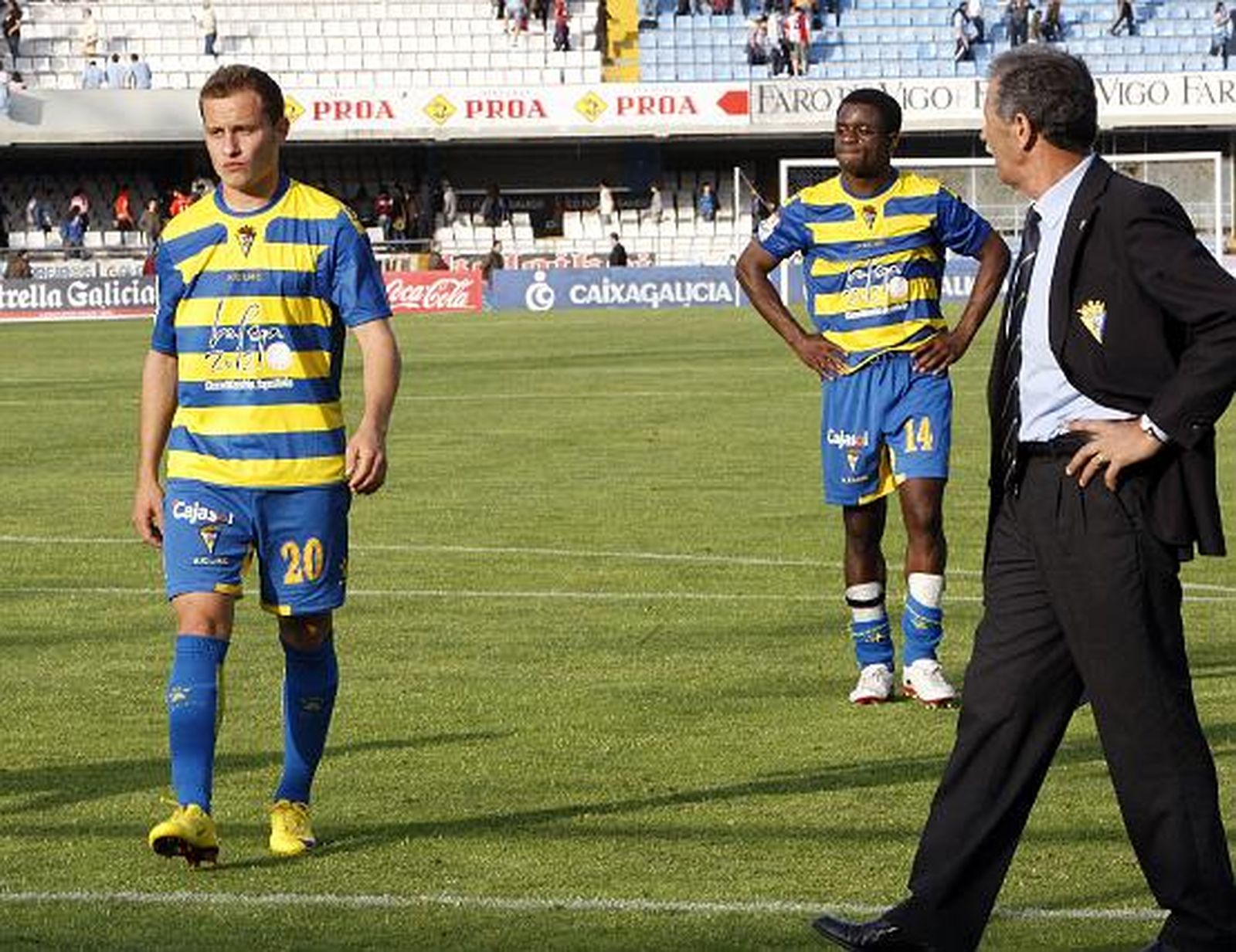 Abraham y Ogbeche, cariacontecidos por la derrota. 

Foto: LOF