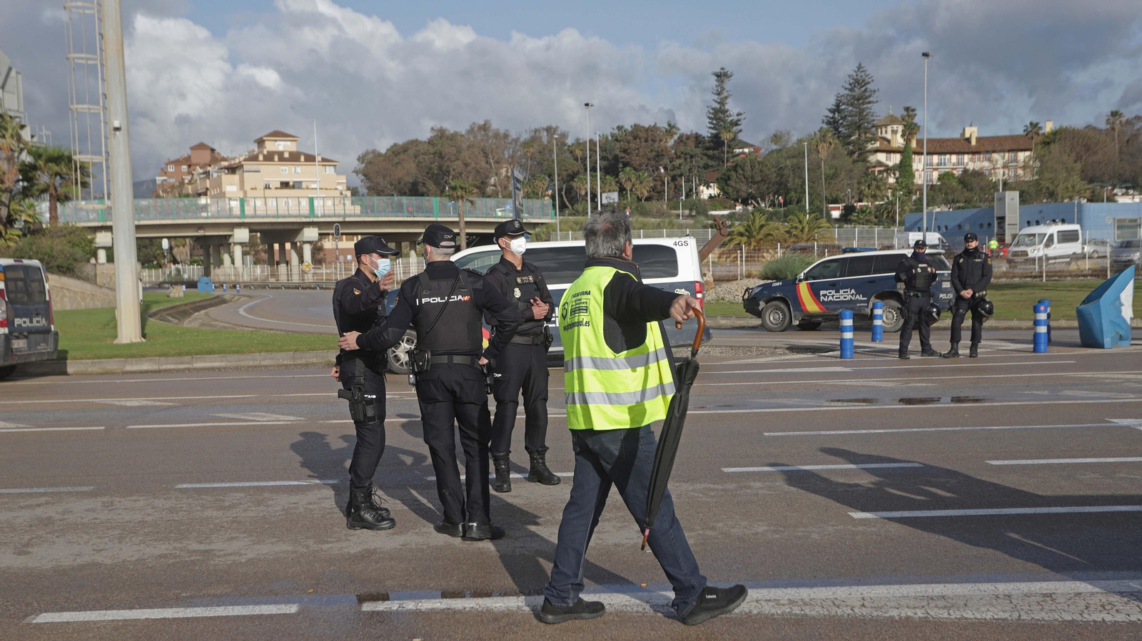 Fotos de la concentración de los camioneros en el acceso sur del puerto de Algeciras