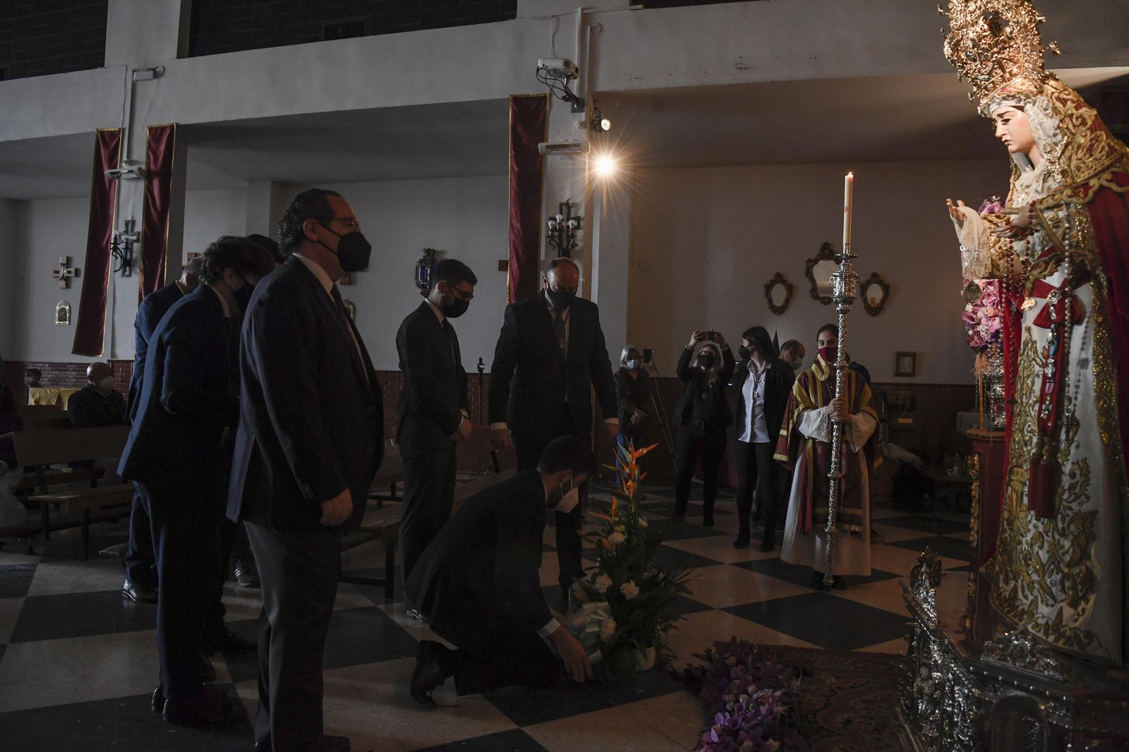 Las imágenes de la veneración de la hermandad de la Lanzada en el Zaidín