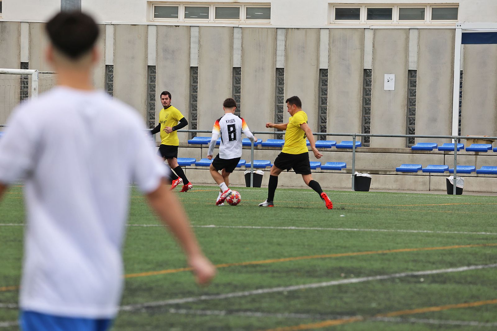 Periodistas y políticos disputan su tradicional partido navideño de fútbol