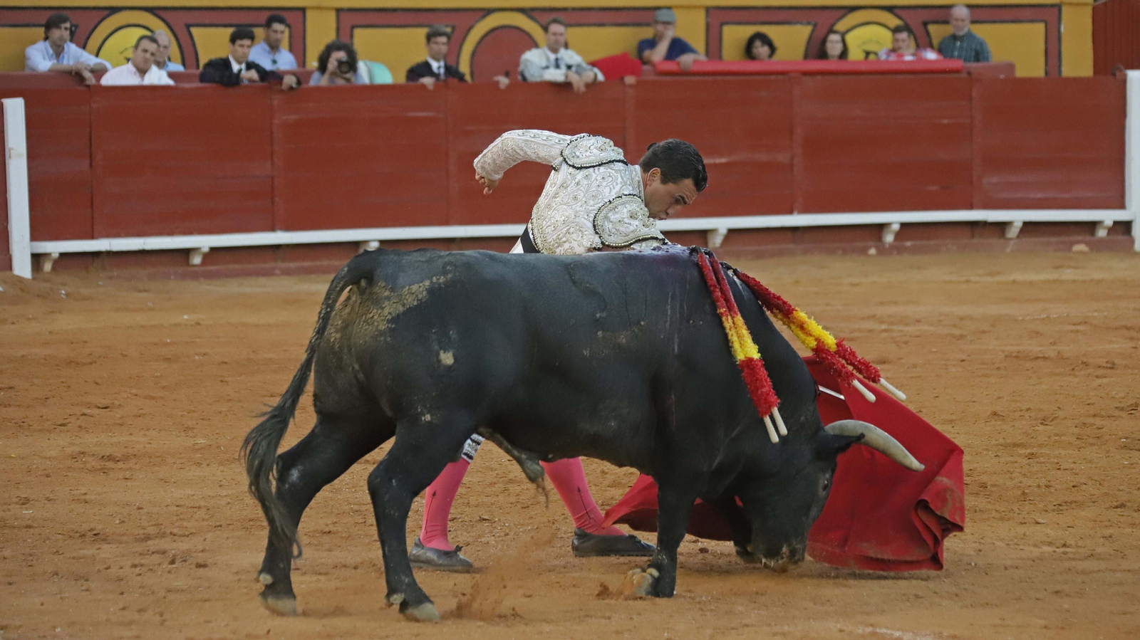 Fotos de la corrida del sábado de la Feria Taurina de Algeciras: Ferrera, Chacón y López Simón