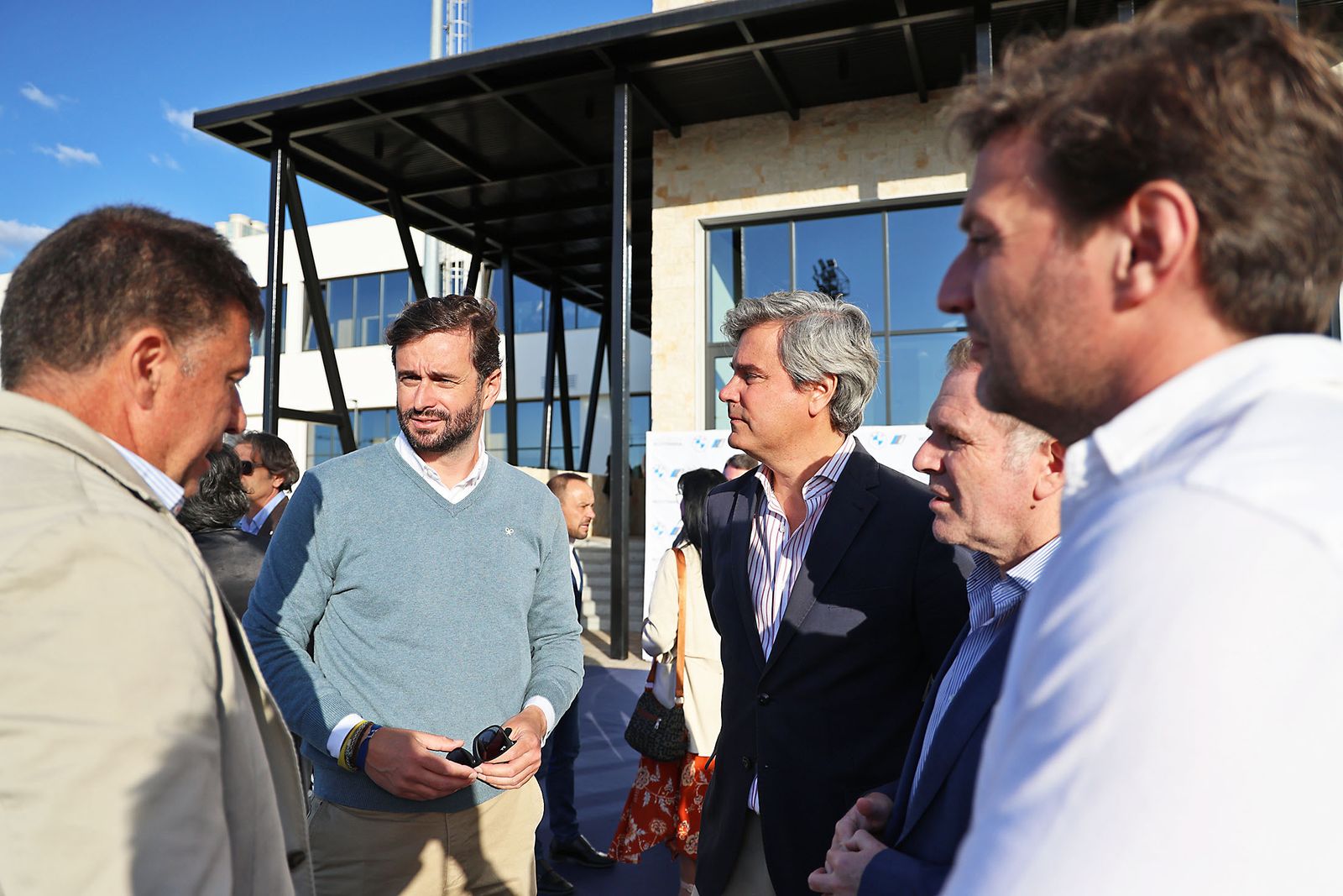 Movitransa presenta los nuevos modelos de BMW IX2 y el X2 en el complejo deportivo Lamiya